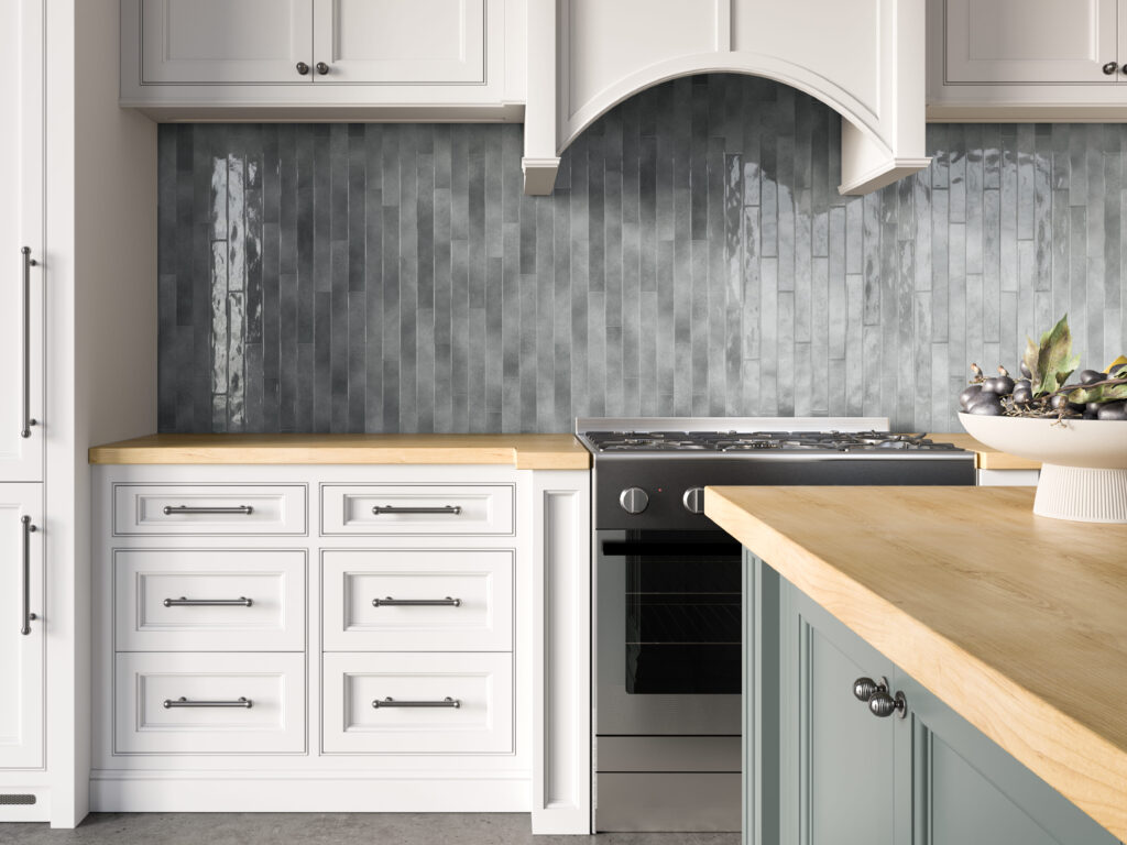 Cocina moderna con revestimiento de porcelánico en cocinas Decocer