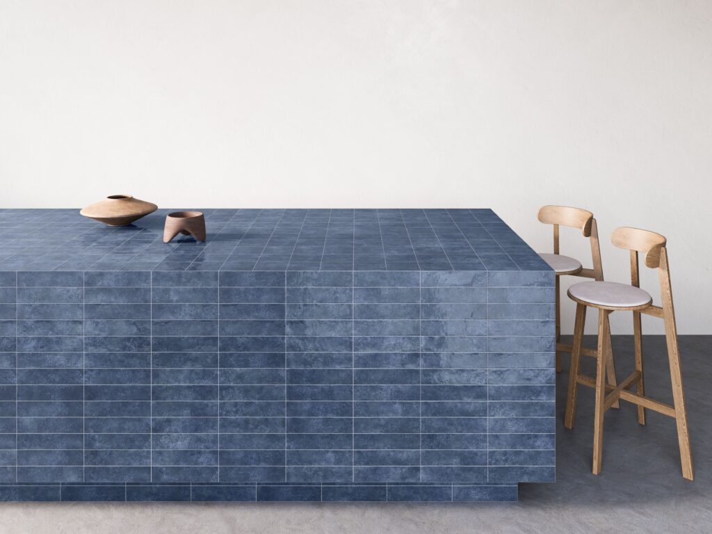 Cocina moderna con revestimiento de porcelánico en cocinas Decocer